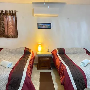 casa-liz.quintano-roohotels.com/